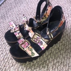 Floral wedges brand new